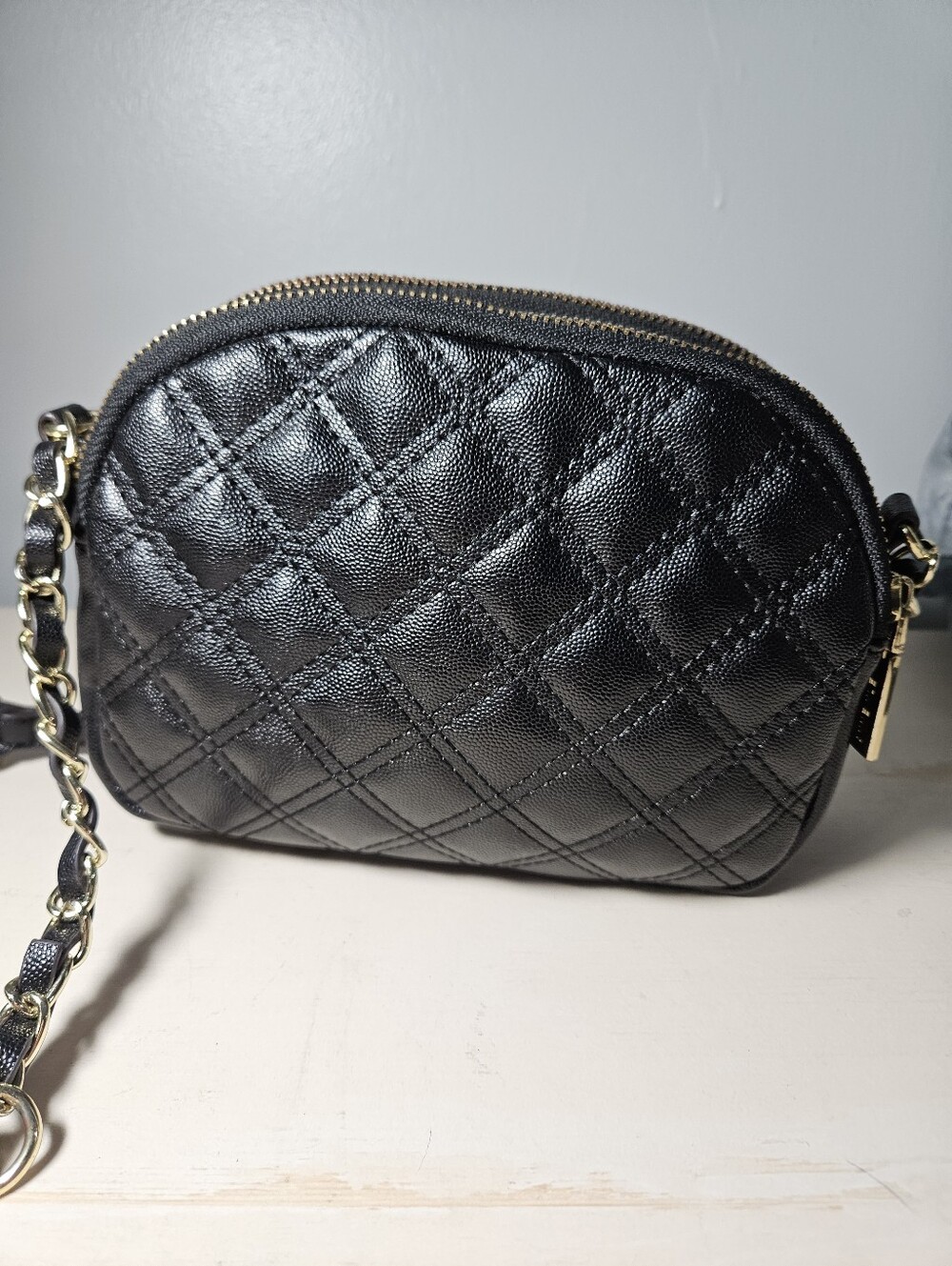 Anne Klein Black Quilted Shimmer Down II Crossbody Bag - EUC - Picture 5 of 9